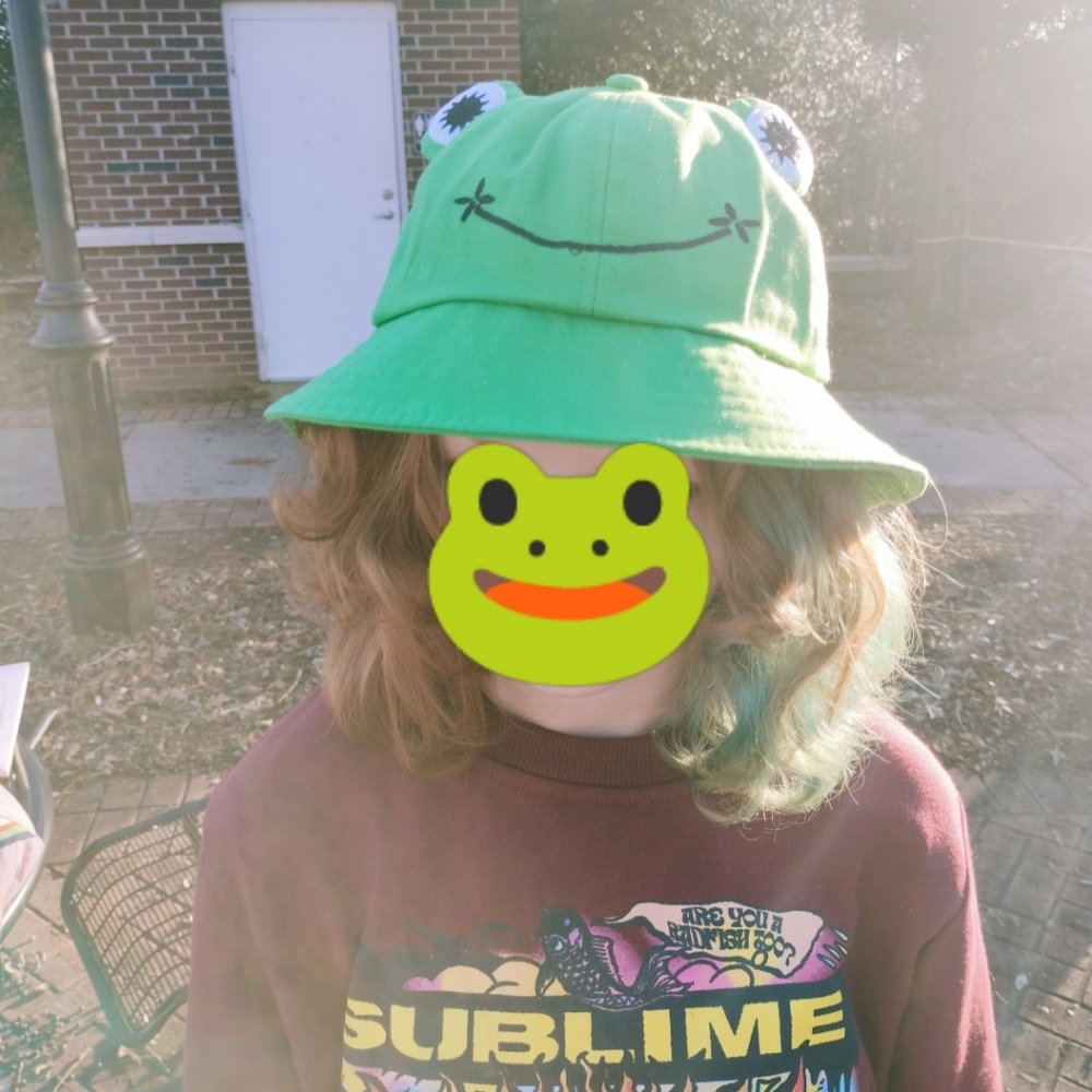 Frog hat
